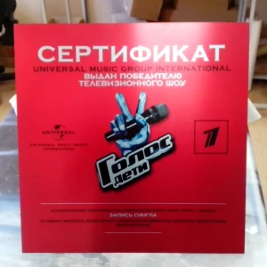 Шильды, производственная маркировка — Табличка шоу "Голос" — фото